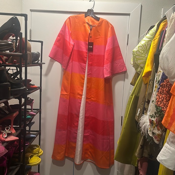 Cape - Picture 3 of 5